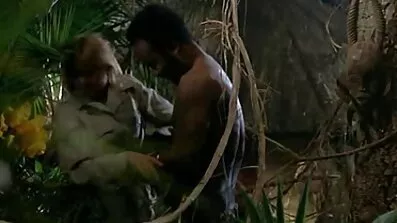 માણસોની ભીડ ભોંયરામાં લાના એચડી સેકસી વીડિયો બીપી રોડ્સને ચુંબન કરે છે